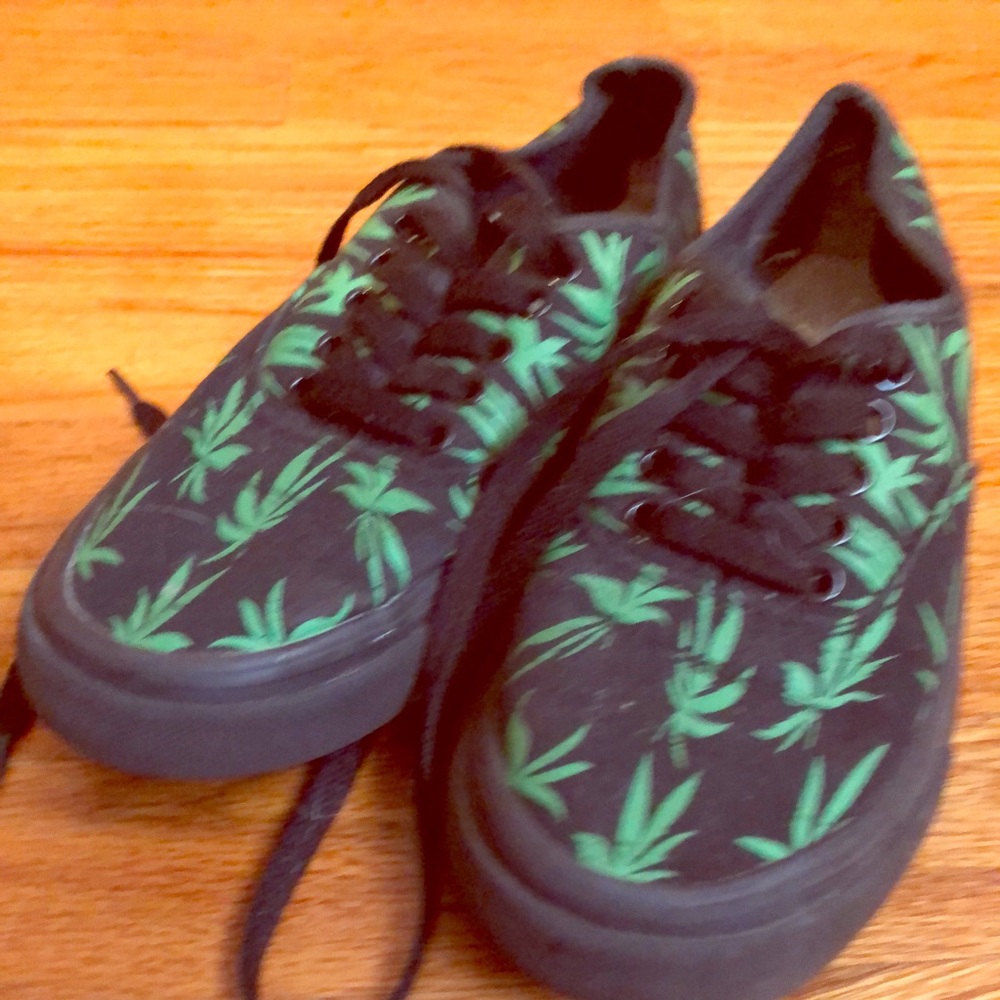 Custom green leaf black shoes